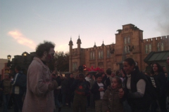 Warner-Brothers-Zombie-geht-herum